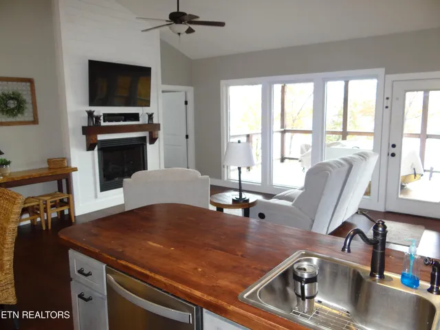 $795,000 | 950 Oak Lane, New Tazewell, TN 37825