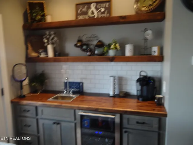 $795,000 | 950 Oak Lane, New Tazewell, TN 37825