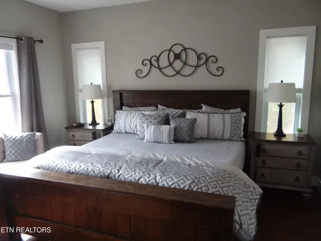 $795,000 | 950 Oak Lane, New Tazewell, TN 37825