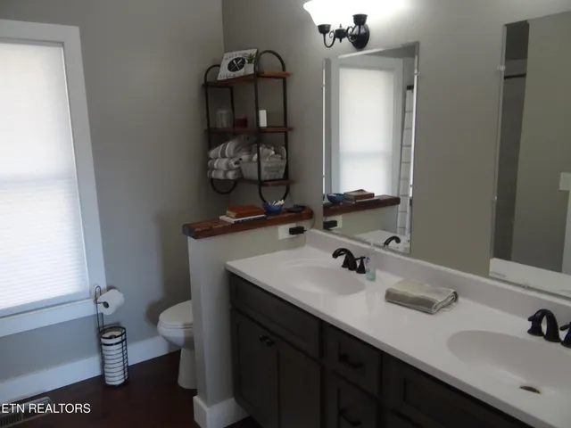 $795,000 | 950 Oak Lane, New Tazewell, TN 37825