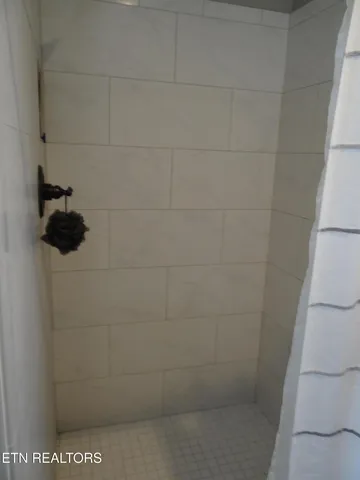 $795,000 | 950 Oak Lane, New Tazewell, TN 37825