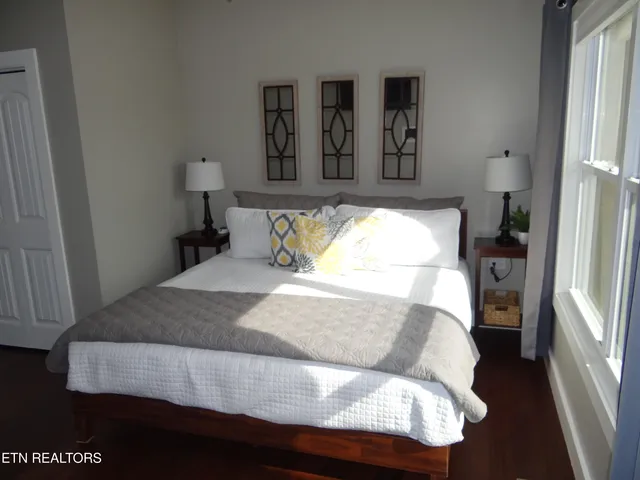 $795,000 | 950 Oak Lane, New Tazewell, TN 37825