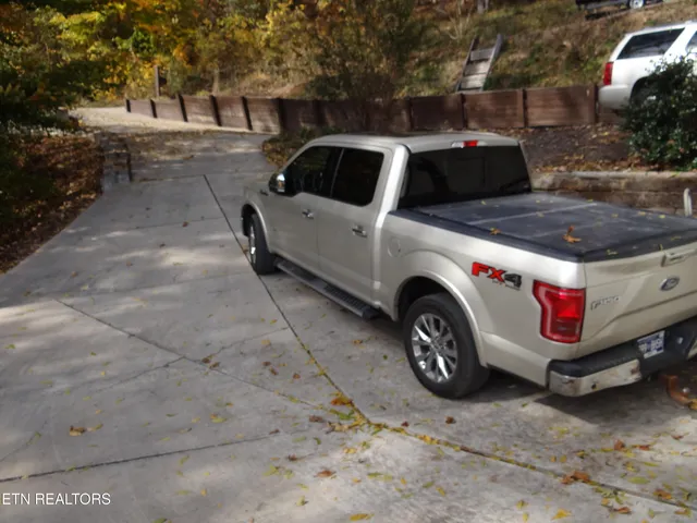 $795,000 | 950 Oak Lane, New Tazewell, TN 37825