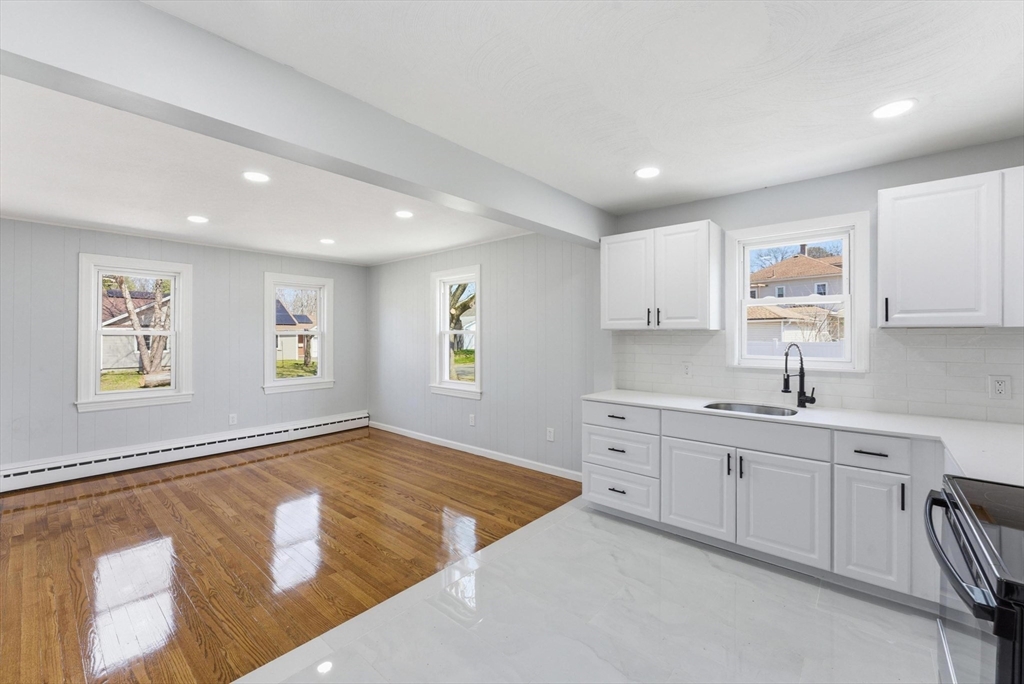 21 Wrona Street Springfield, MA 01151 - Photo 13 of 36