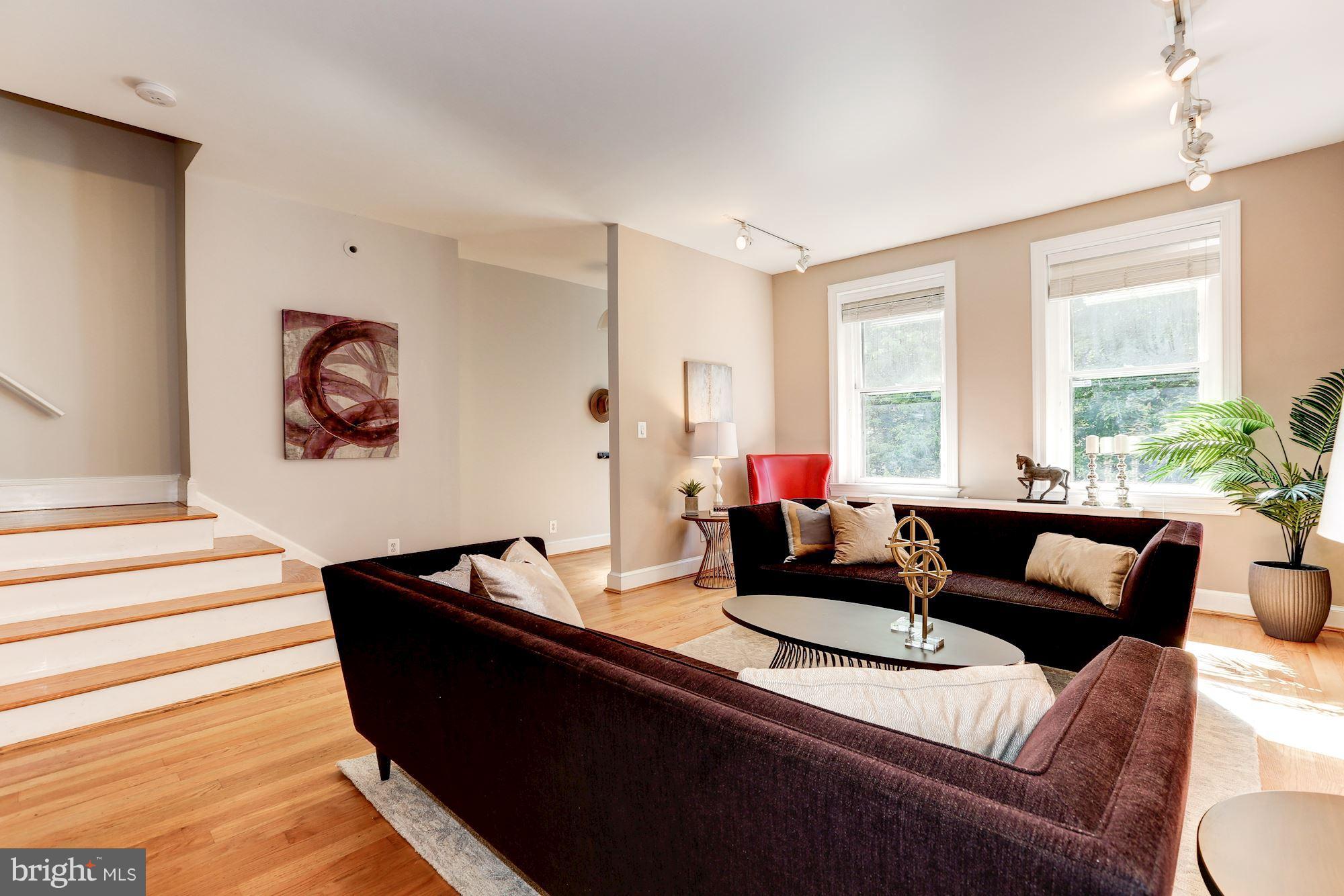 2039 Park Road Northwest Washington, DC 20010 - Photo 5 of 30 Fabulous spacious living room