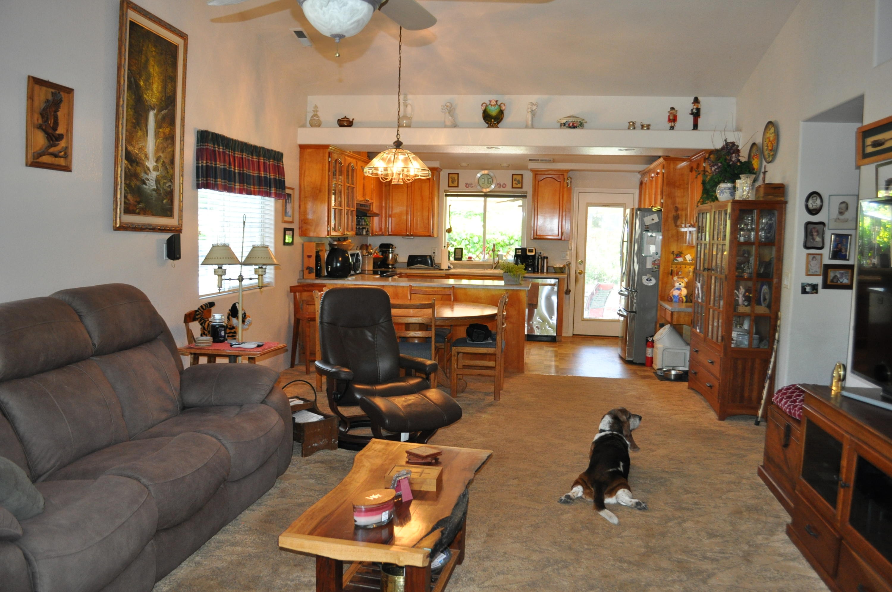 801 Ridgeview Drive Eagle Point, OR 97524 - Photo 6 of 28 a living room with furniture gym equipment and a large window