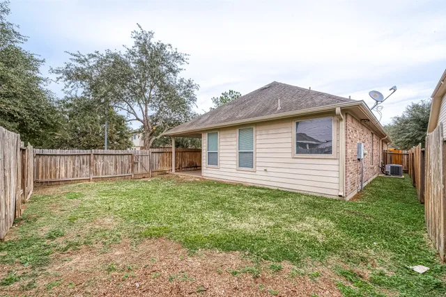 a view of a backyard with green space