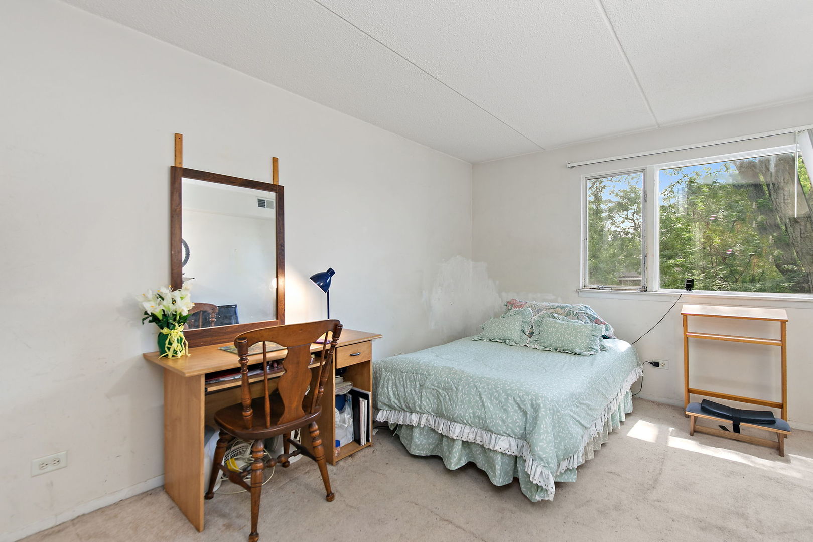 5s100 Pebblewood Lane, Unit E6 Naperville, IL 60563 - Photo 11 of 18 a bedroom with a bed and a table