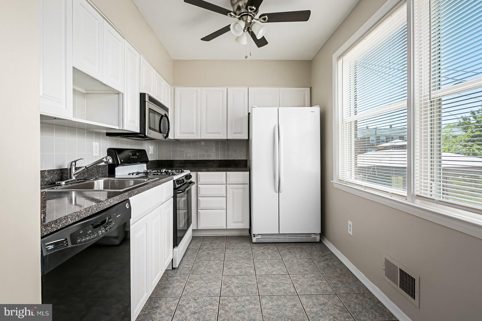 202 Cove Road Essex, MD 21221 - Photo 7 of 24 Kitchen
