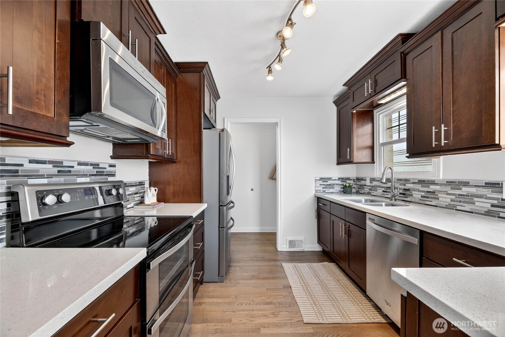 5311 Beach Drive Southwest Seattle, WA 98136 - Photo 15 of 40
