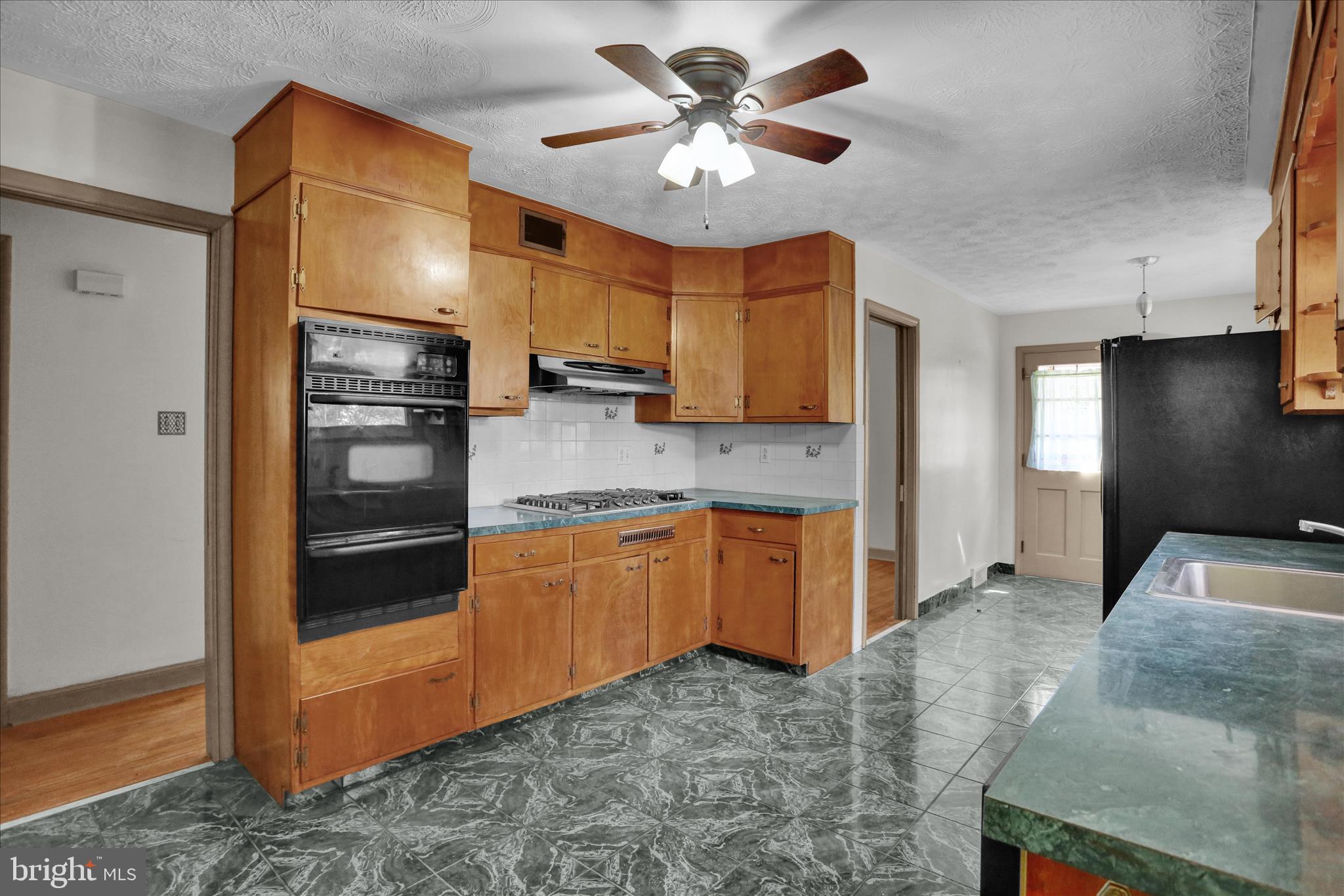 1428 Lorraine Road Reading, PA 19604 - Photo 7 of 26 E26A5625