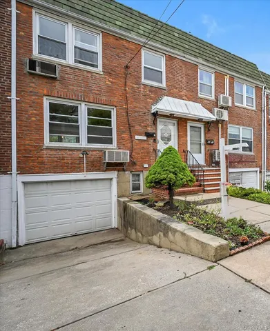 $978,888 | 43-20 196th Street | Auburndale