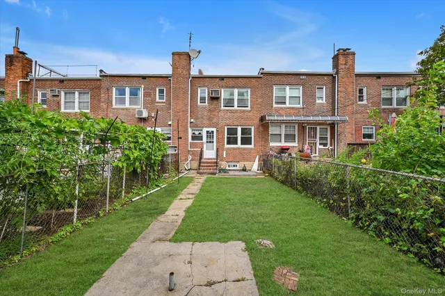 $978,888 | 43-20 196th Street | Auburndale