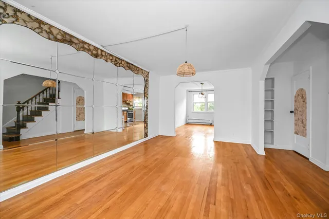 $978,888 | 43-20 196th Street | Auburndale