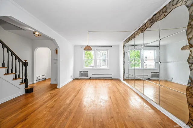 $978,888 | 43-20 196th Street | Auburndale