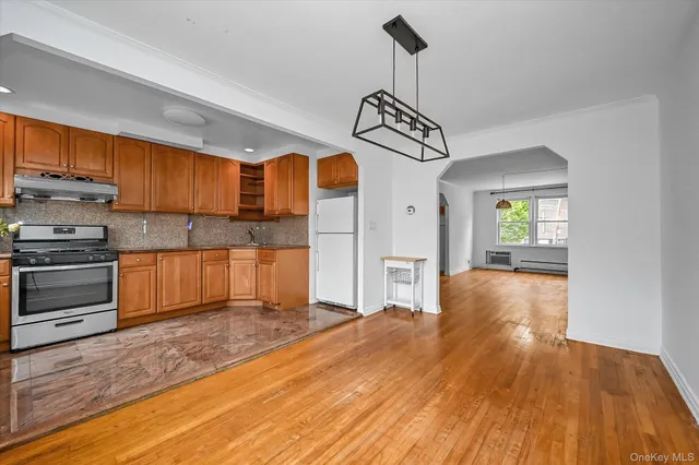 $978,888 | 43-20 196th Street | Auburndale