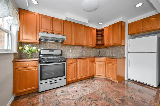 $978,888 | 43-20 196th Street | Auburndale