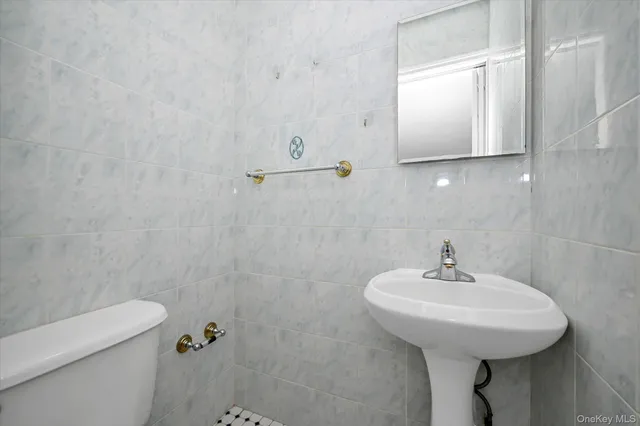 $978,888 | 43-20 196th Street | Auburndale