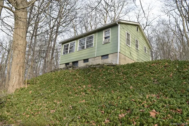 $219,900 | 36 Paradise Hill, Highland Mills, NY 10930