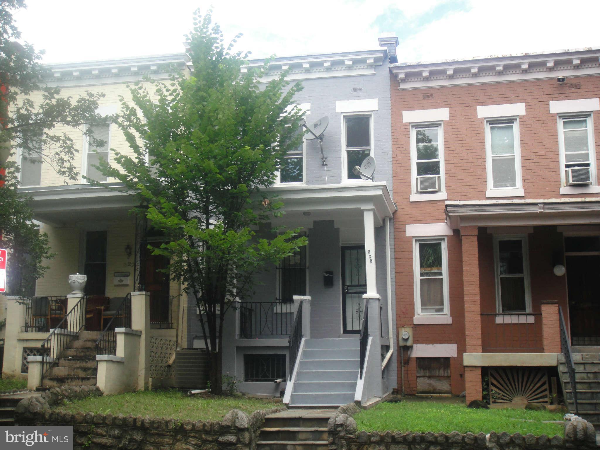 625 Columbia Road Northwest Washington, DC 20001 - Photo 1 of 26 a front view of a house