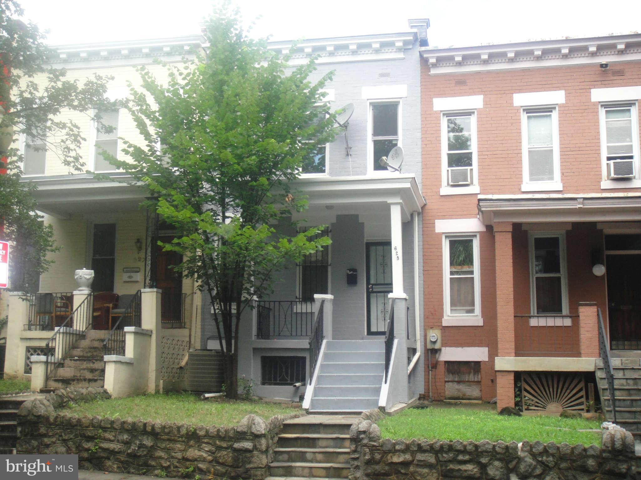 625 Columbia Road Northwest Washington, DC 20001 - Photo 2 of 26 a view of a house with a yard