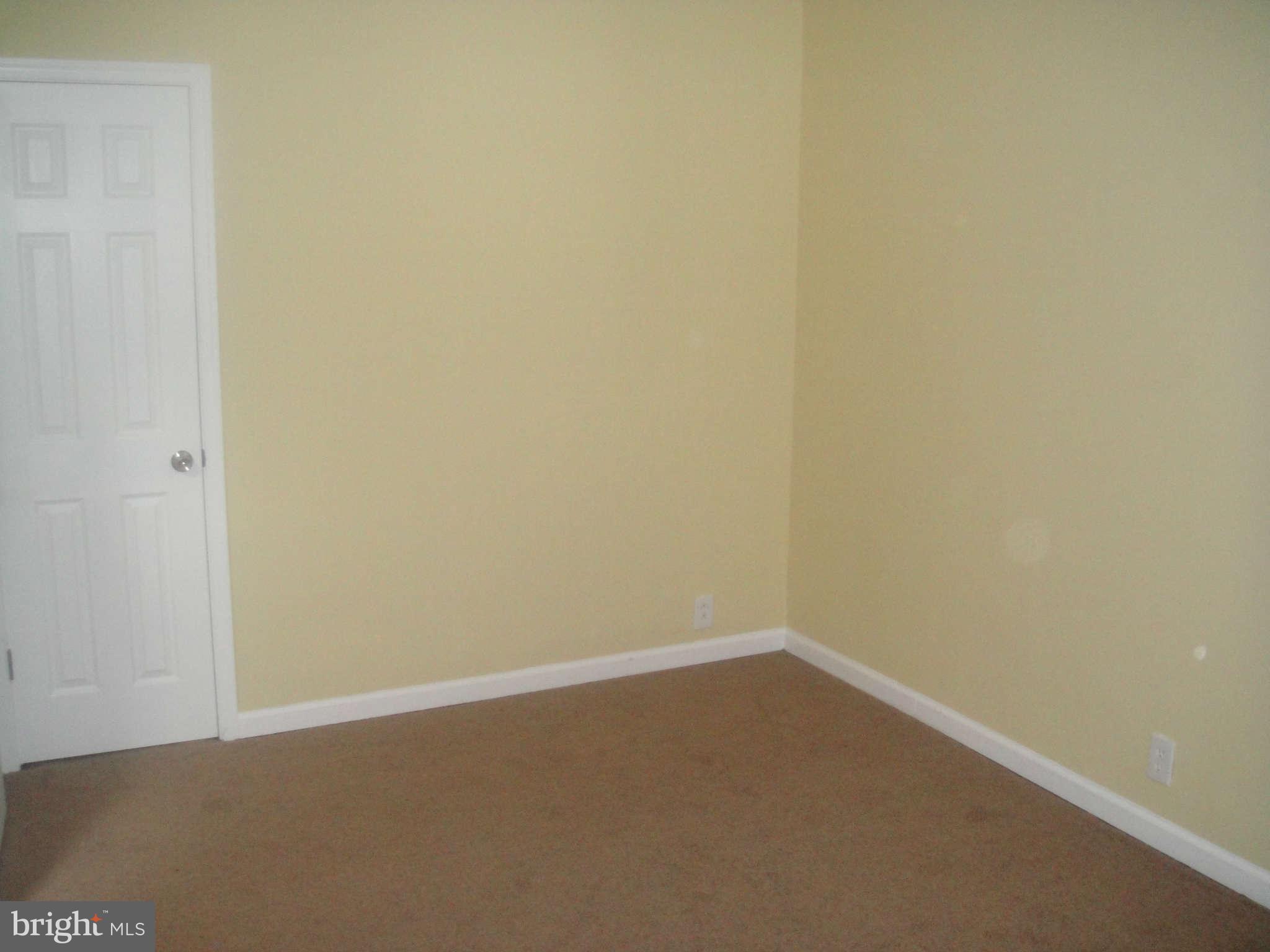 625 Columbia Road Northwest Washington, DC 20001 - Photo 17 of 26 a view of an empty room