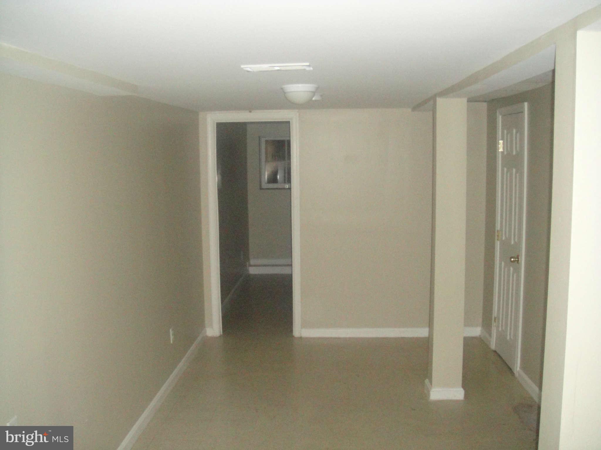 625 Columbia Road Northwest Washington, DC 20001 - Photo 20 of 26 a view of an empty room