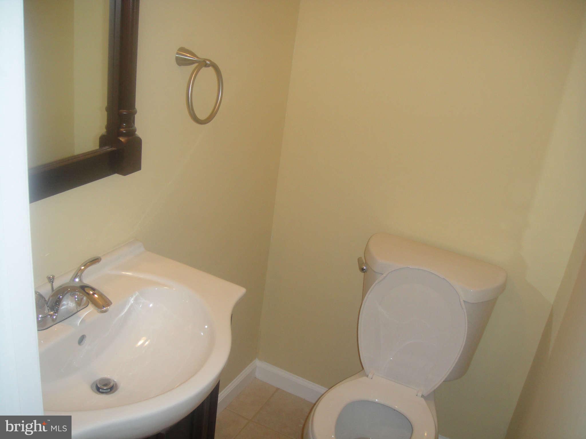 625 Columbia Road Northwest Washington, DC 20001 - Photo 6 of 26 a bathroom with a toilet and a sink