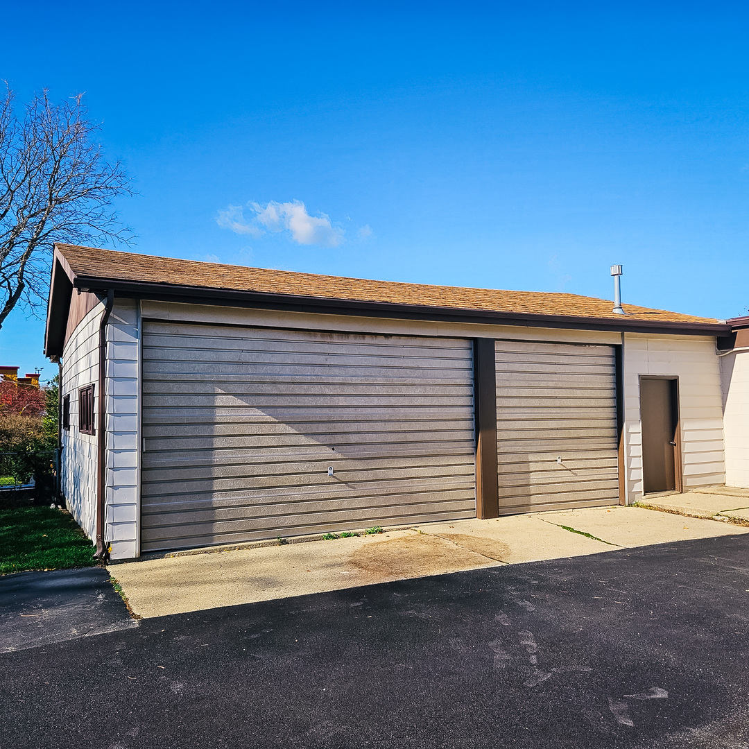 229 East Rollins Road Round Lake Beach, IL 60073 - Photo 8 of 49 Gallery Image 8