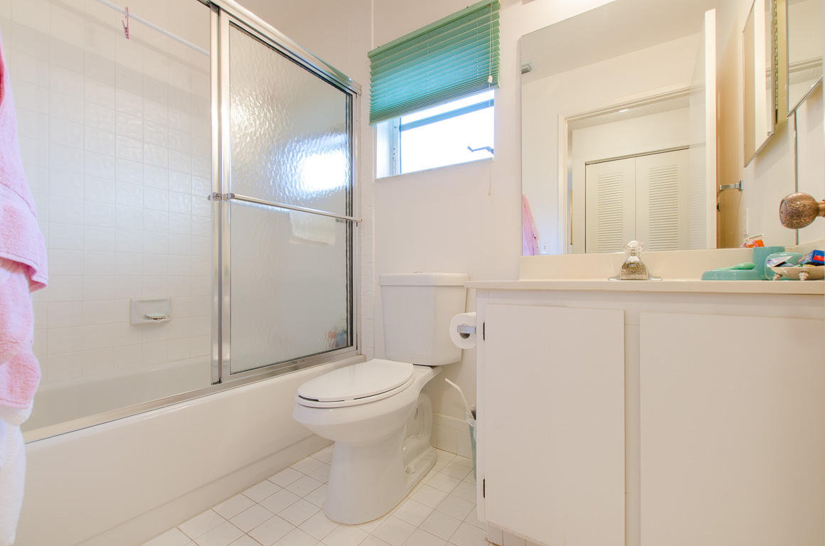 18538 Horizon Avenue, Unit D Boca Raton, FL 33496 - Photo 16 of 33 Guest Bathroom