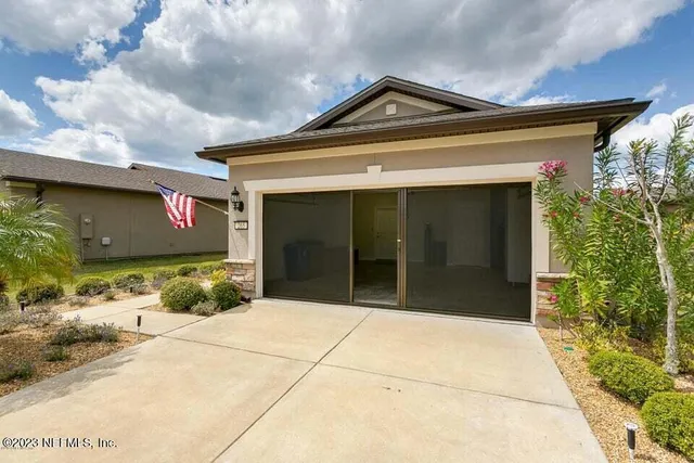 a view of entrance front of the house