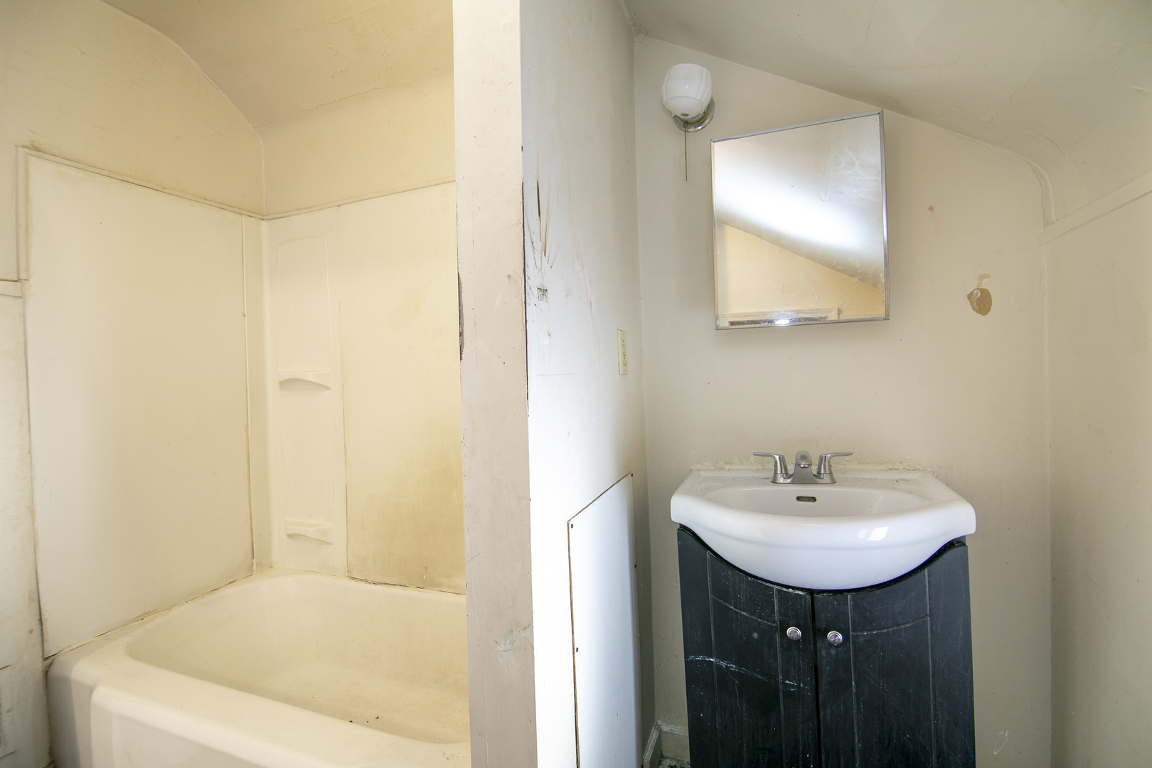1295 East Merchant Street Kankakee, IL 60901 - Photo 8 of 17 a bathroom with a sink a shower and a mirror