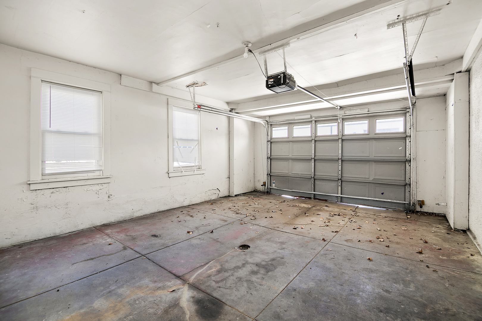 1295 East Merchant Street Kankakee, IL 60901 - Photo 9 of 17 a view of garage