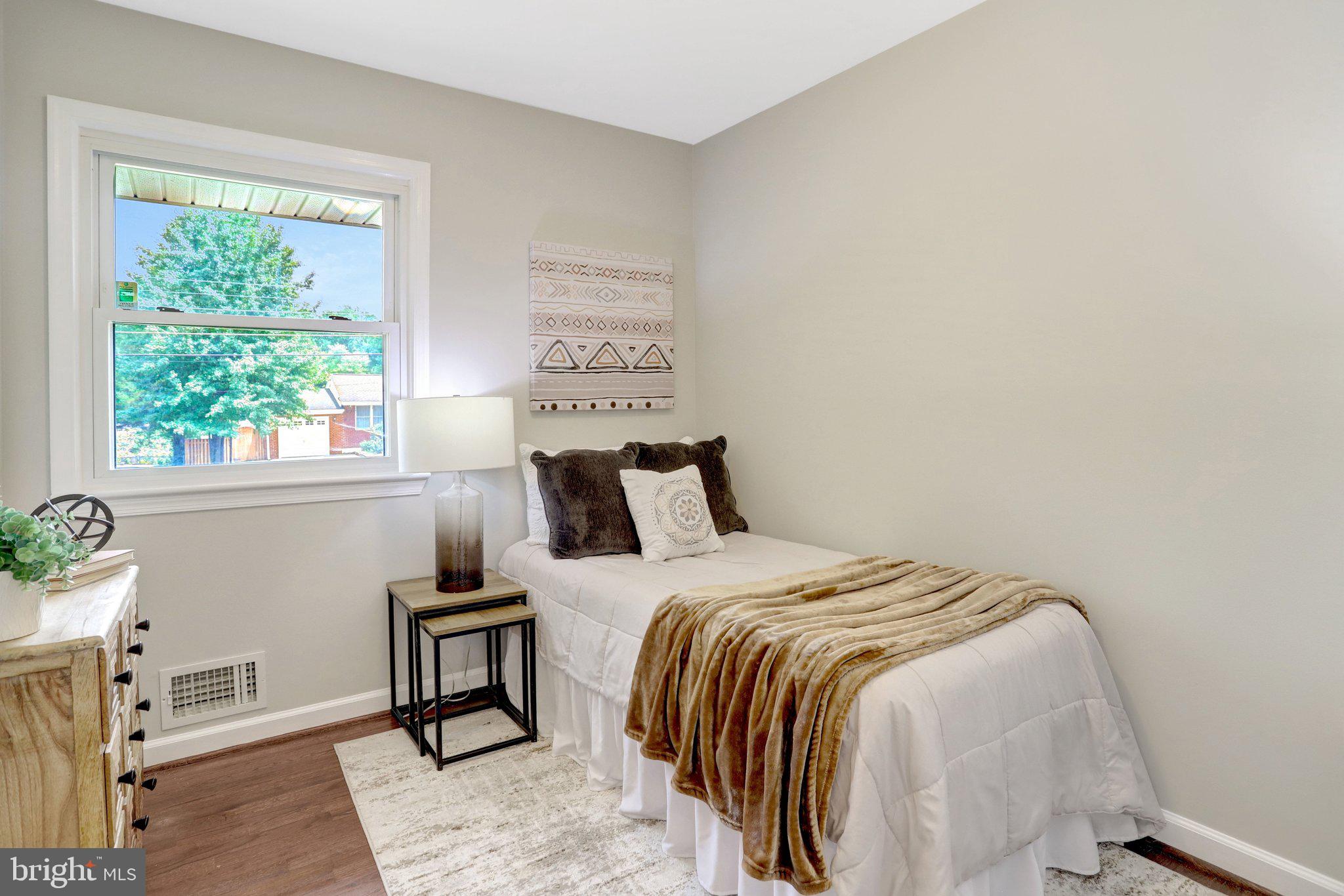 8824 Jandell Road Lorton, VA 22079 - Photo 25 of 46 Main floor bedroom 1
