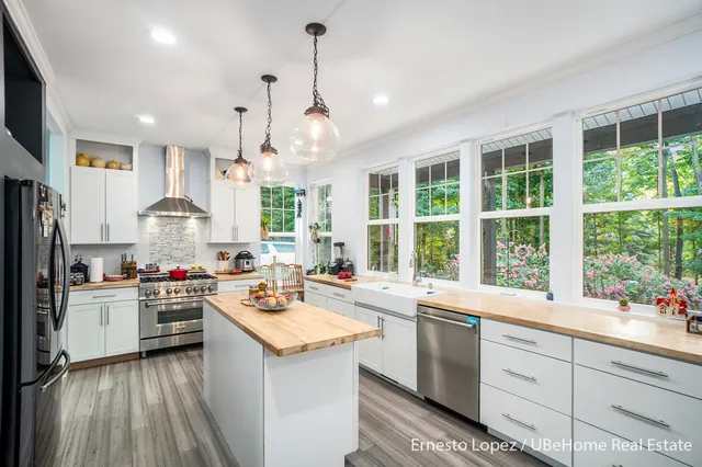 $925,000 | 6467 118th Avenue, Fennville, MI 49408