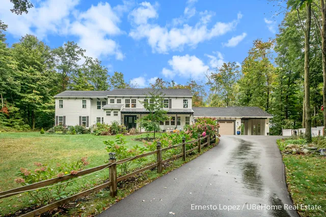 $925,000 | 6467 118th Avenue, Fennville, MI 49408