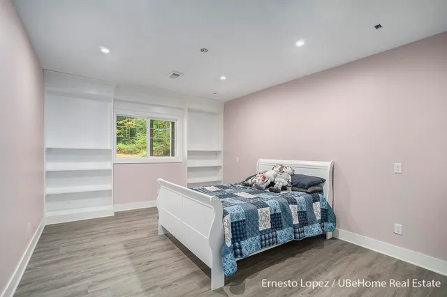 $925,000 | 6467 118th Avenue, Fennville, MI 49408