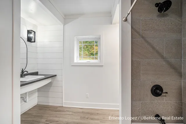 $925,000 | 6467 118th Avenue, Fennville, MI 49408