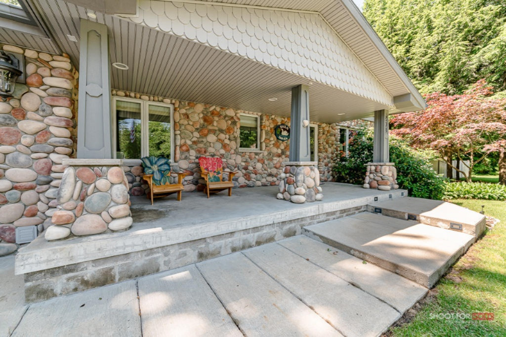 203 Pinecrest Road Whitehall, MI 49461 - Photo 4 of 55 203Pinecrest03Lores