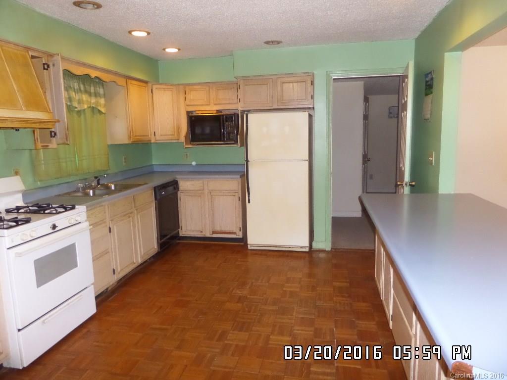 608 Bellview Road Robbins, NC 27325 - Photo 2 of 10