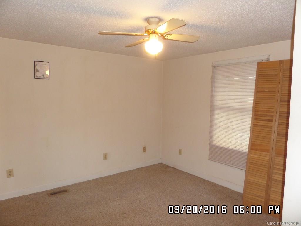 608 Bellview Road Robbins, NC 27325 - Photo 4 of 10
