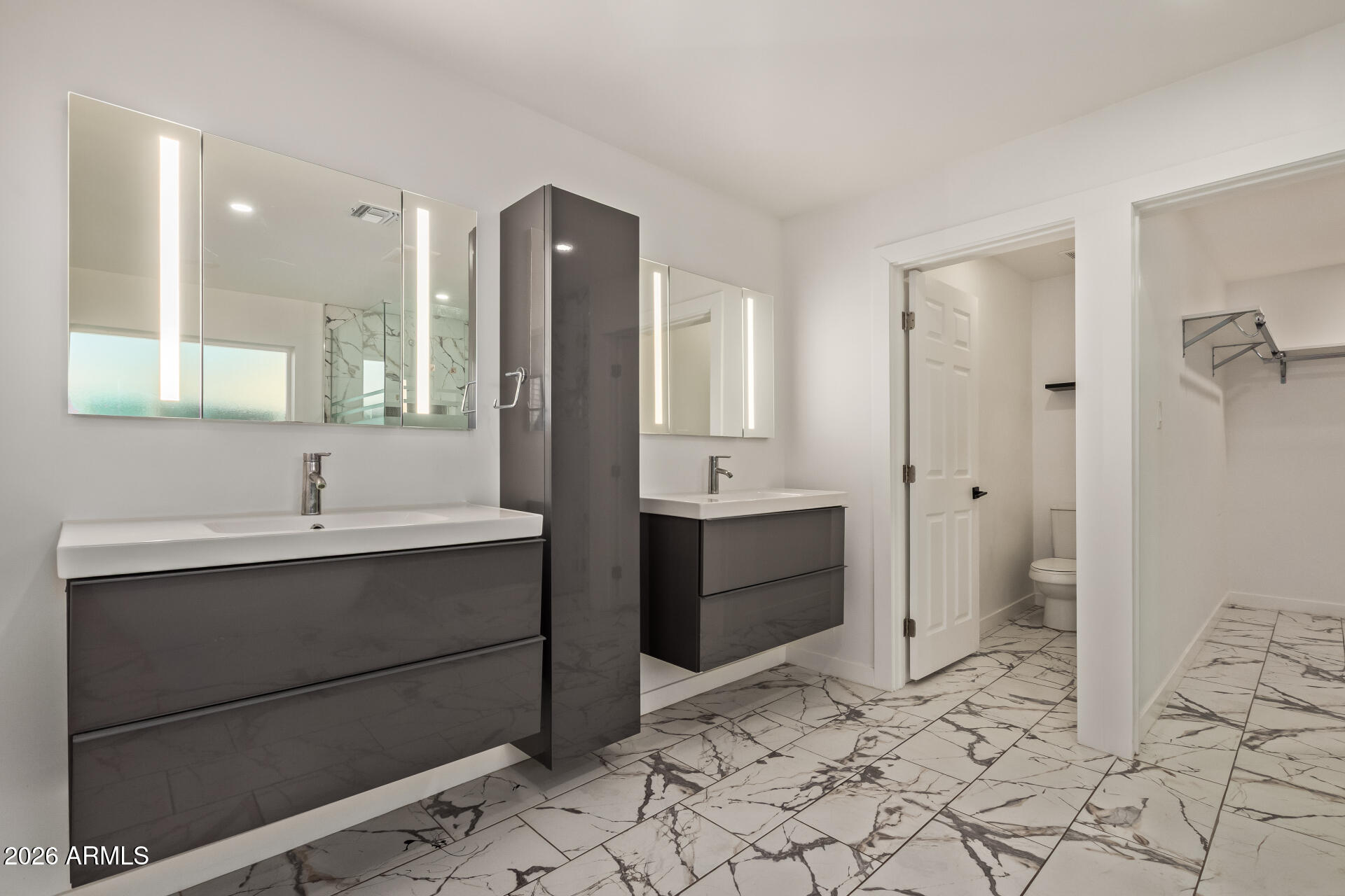 4121 West Alta Vista Road Phoenix, AZ 85041 - Photo 14 of 19 Primary Bathroom