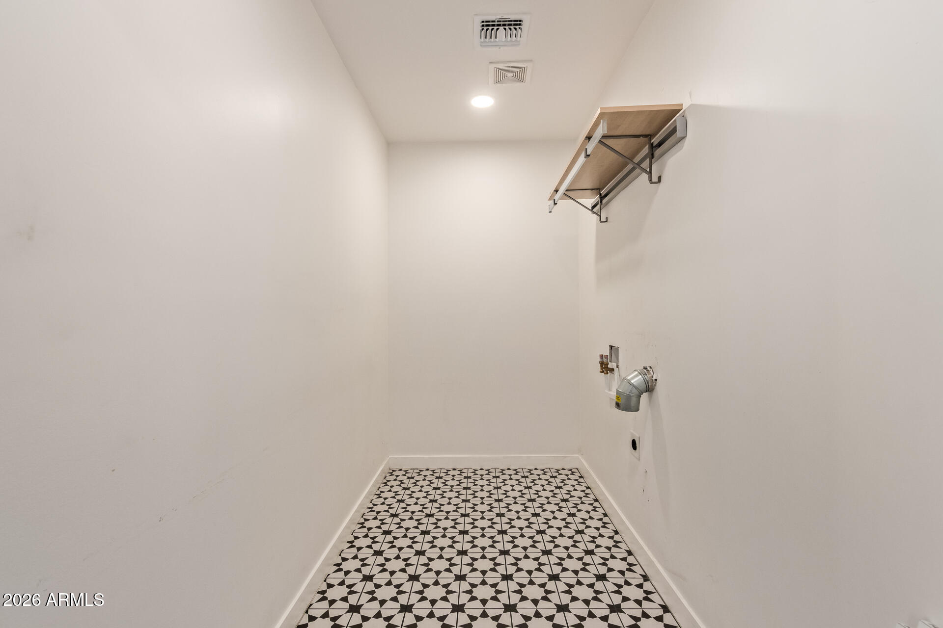 4121 West Alta Vista Road Phoenix, AZ 85041 - Photo 17 of 19 Washer / Dryer Area