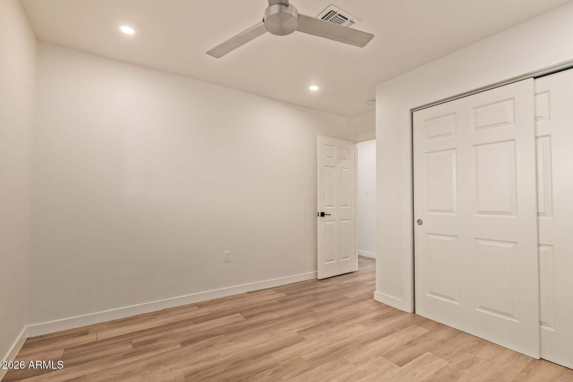 4121 West Alta Vista Road Phoenix, AZ 85041 - Photo 9 of 19 Room