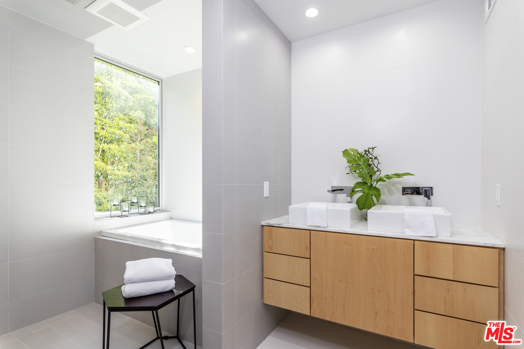 3354 Troy Drive Los Angeles, CA 90068 - Photo 10 of 14