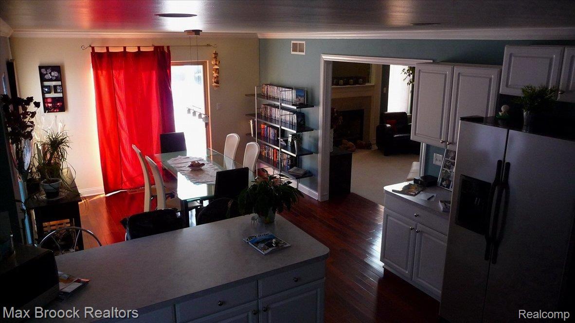 4065 East Commerce Road Commerce Township, MI 48382 - Photo 11 of 25 Kitchen & Dining Area