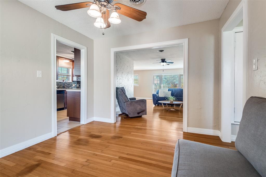 433 Fulton Street Denton, TX 76201 - Photo 8 of 25 QUIET MORNING REFLECTIONS~