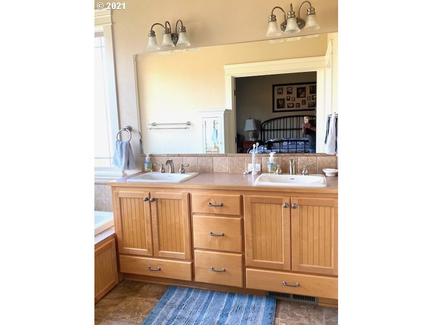 2819 Game Farm Road Springfield, OR 97477 - Photo 15 of 32