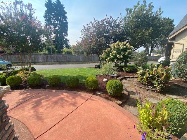 2819 Game Farm Road Springfield, OR 97477 - Photo 3 of 32