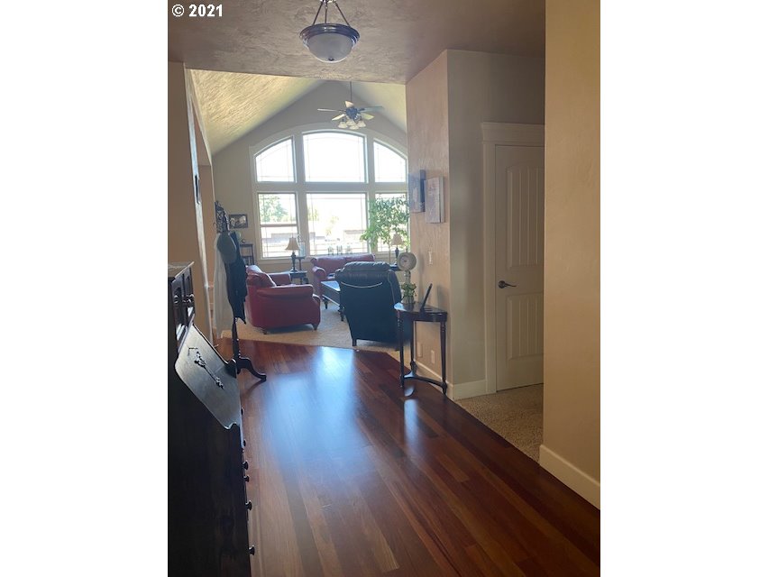 2819 Game Farm Road Springfield, OR 97477 - Photo 5 of 32